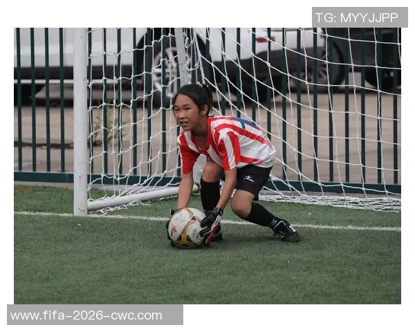 激情四溢的绿茵场上足球赛中的团队精神与个人风采交相辉映